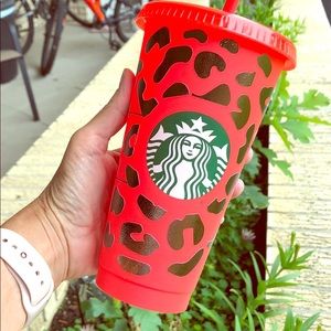 Starbucks color changing cup ! Includes straw.